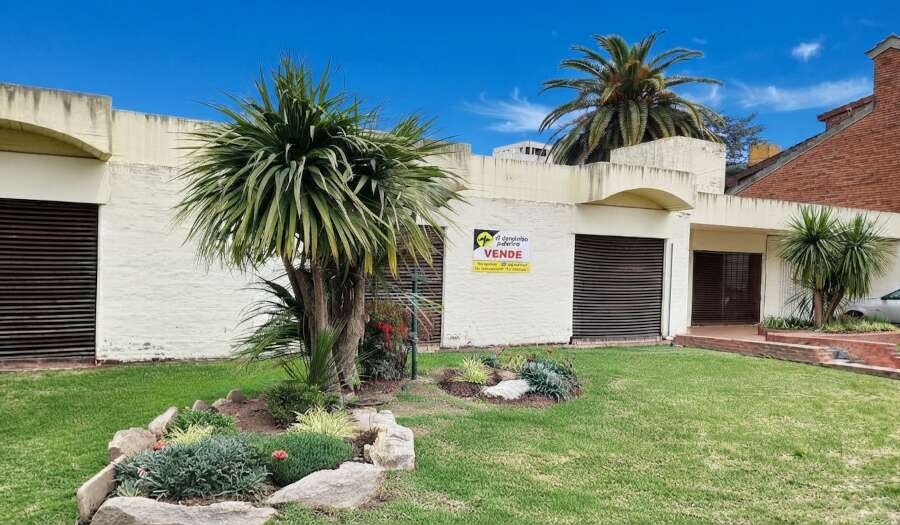 Casa con Terreno de 800 m2 en Venta en Escobar Centro | Apto Torre 30 Dtos